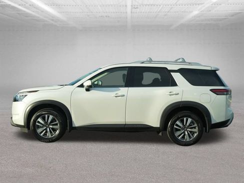 Used 2025 Nissan Pathfinder SL AWD/4WD image 4