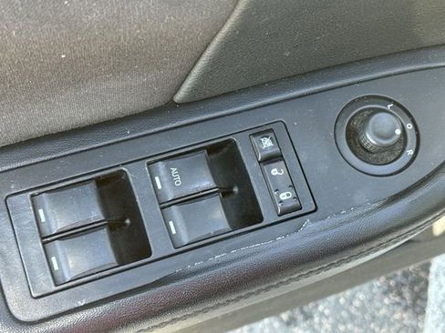 Used 2013 Chrysler 200 LX image 19