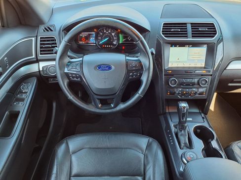 Used 2017 Ford Explorer XLT w/ Equipment Group 202A image 6