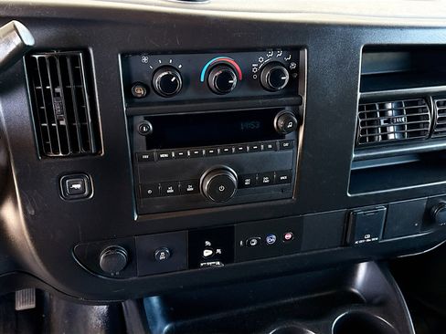 Used 2022 Chevrolet Express 2500 image 16