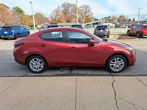Used 2017 Toyota Yaris iA image 7