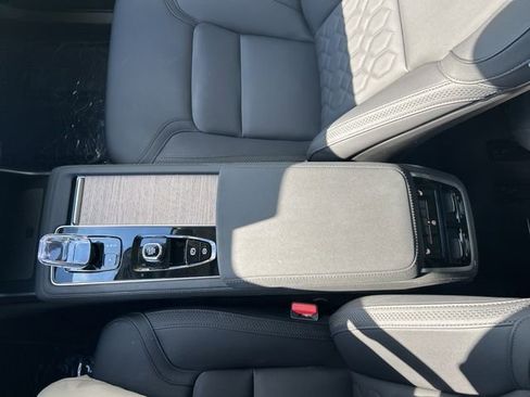 Certified 2025 Volvo XC90 B6 Plus image 26