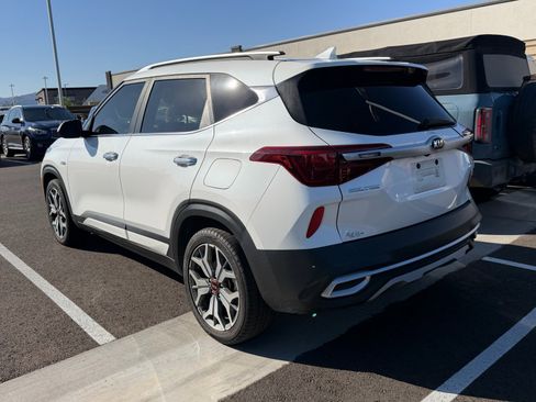 Used 2021 Kia Seltos SX w/ SX Sunroof Package image 4