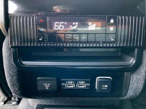 Used 2024 Jeep Wagoneer L Series II w/ Convenience Group I AWD/4WD image 33
