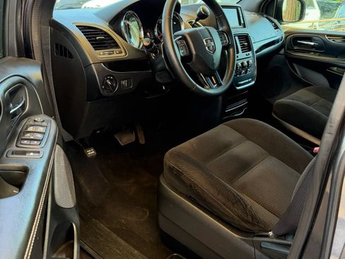 Used 2017 Dodge Grand Caravan SE FWD image 8