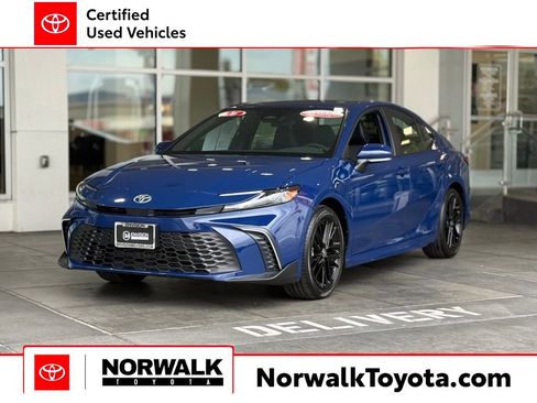 Certified 2026 Toyota Camry SE FWD image 1