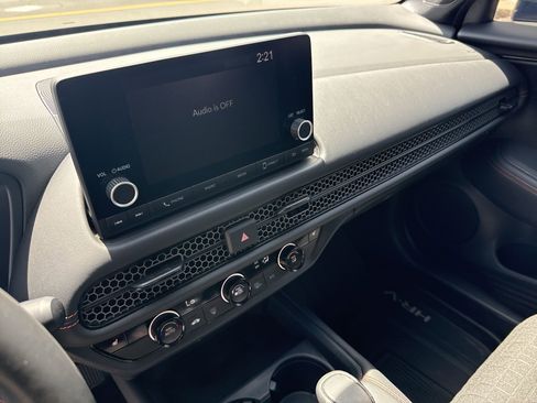 Used 2024 Honda HR-V Sport image 17