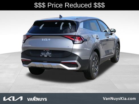 Used 2025 Kia Sportage LX image 3