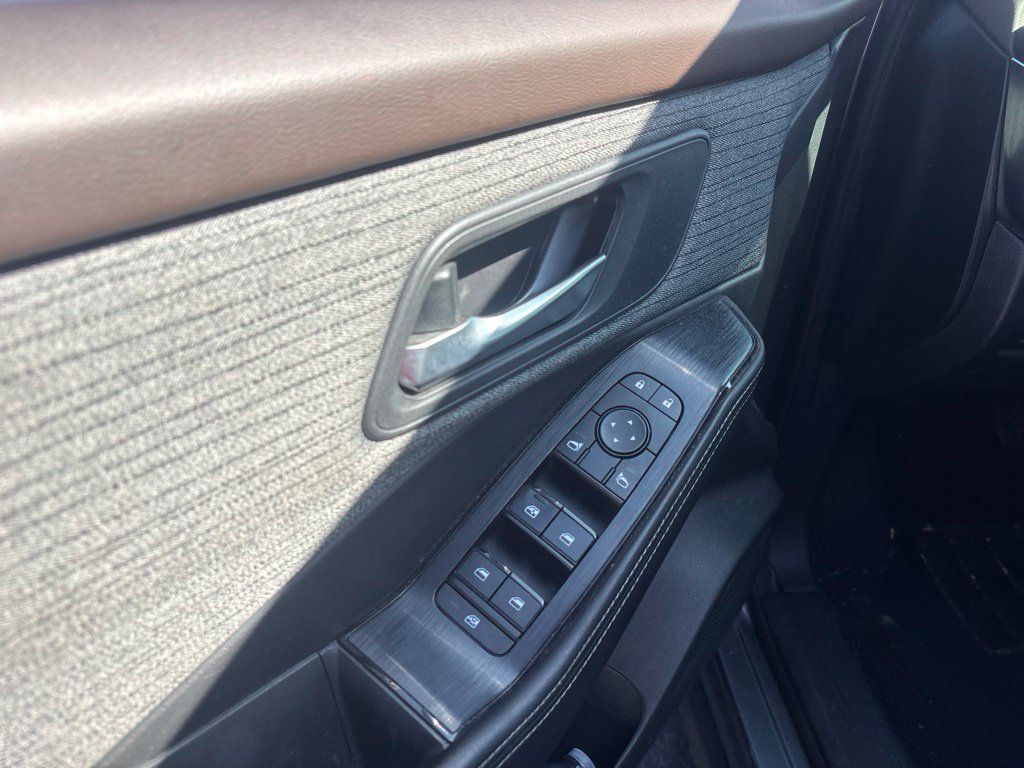 Used 2023 Nissan Rogue SV FWD image 14