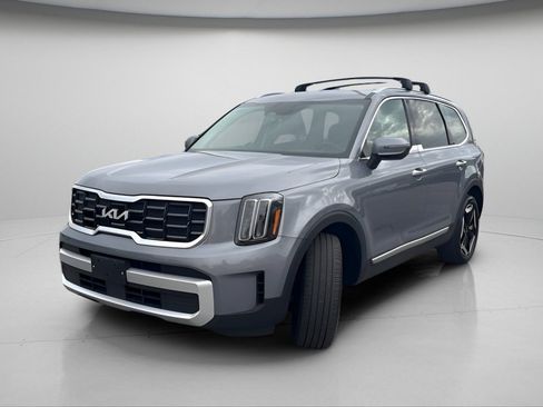 Used 2025 Kia Telluride S AWD/4WD image 18