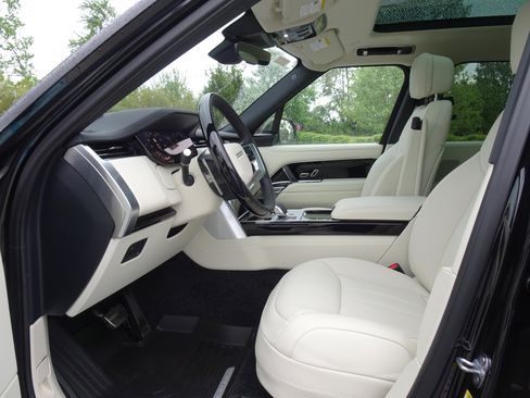 New 2026 Land Rover Range Rover SE AWD/4WD image 2