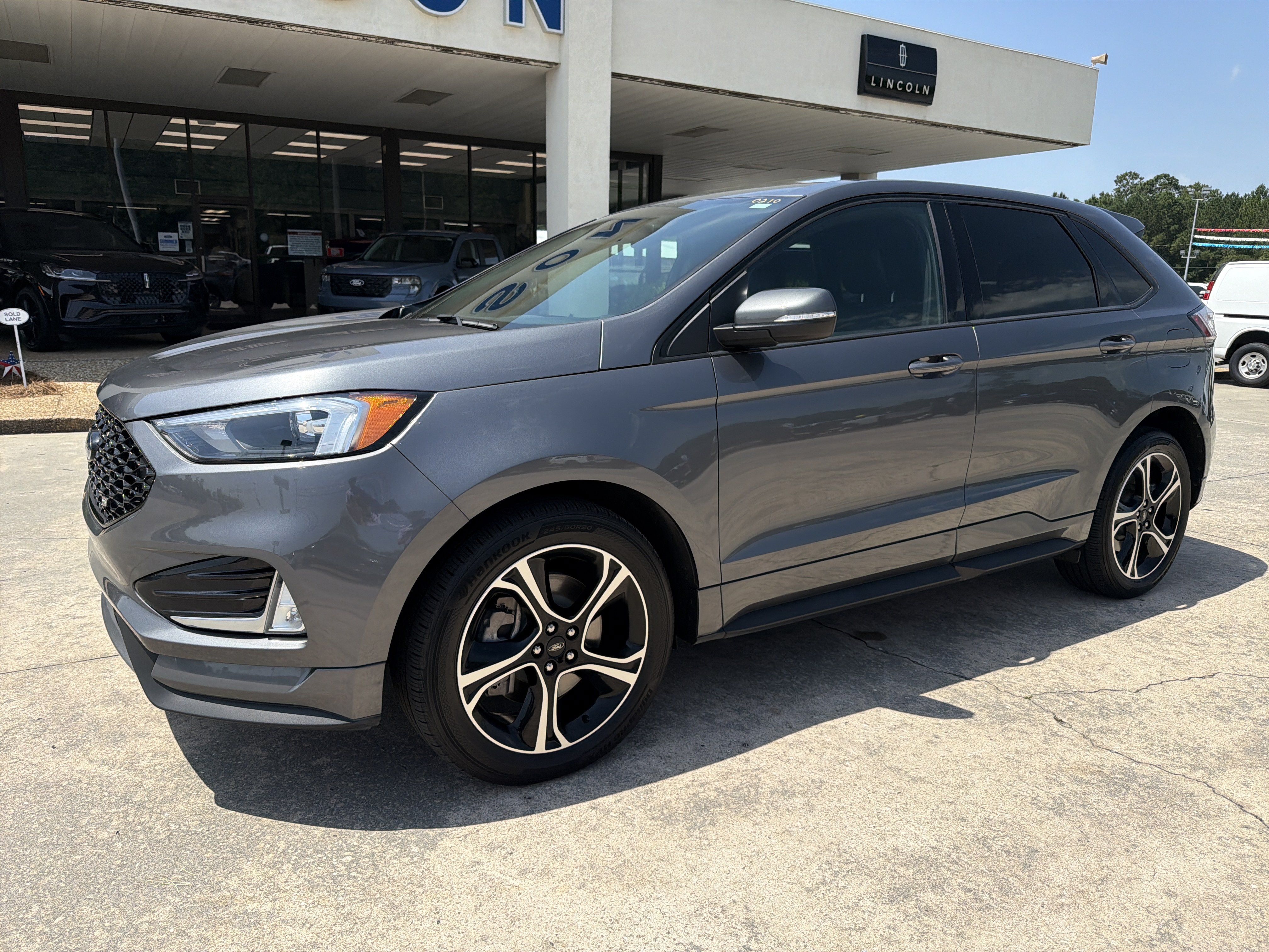 Used 2021 Ford Edge ST AWD/4WD image 2