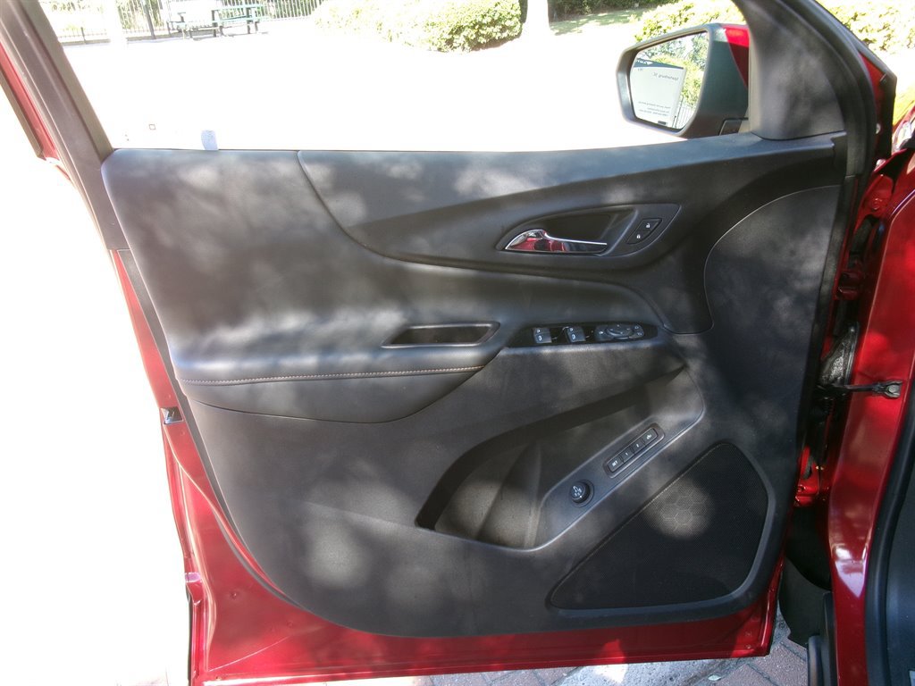 Used 2022 Chevrolet Equinox Premier FWD image 10