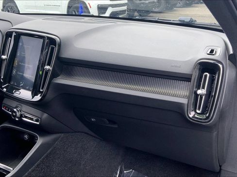 Used 2020 Volvo XC40 T5 R-Design AWD/4WD image 17