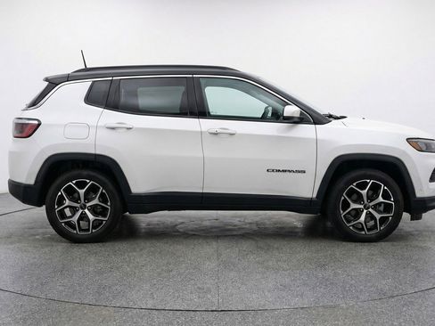 Used 2025 Jeep Compass Limited AWD/4WD image 9