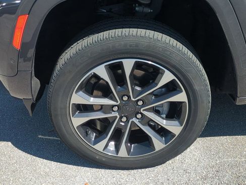 Used 2022 Jeep Grand Cherokee L Overland w/ Advanced Protech Group III image 12