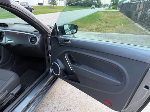 Used 2013 Volkswagen Beetle TDI FWD image 14