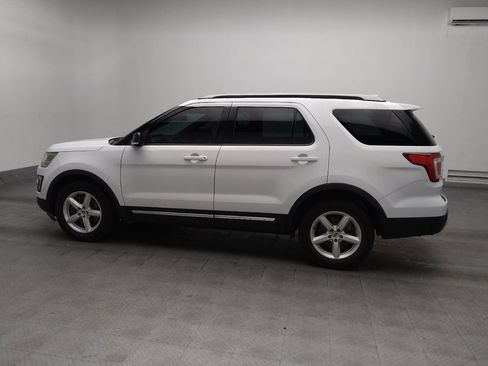 Used 2017 Ford Explorer XLT w/ Equipment Group 202A FWD image 3