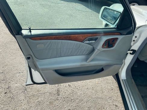 Used 1999 Mercedes-Benz E 320 Sedan image 20