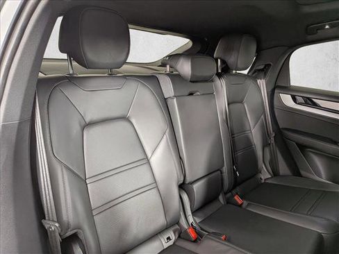 Used 2025 Porsche Cayenne Coupe image 23