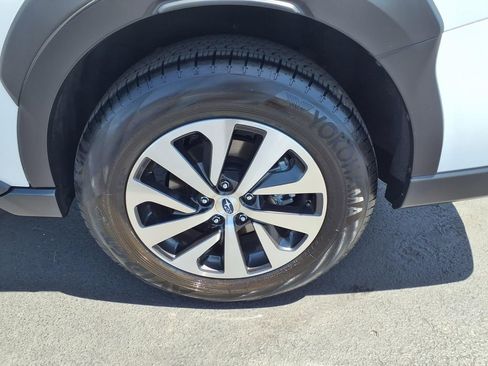 Used 2025 Subaru Outback Premium AWD/4WD image 14