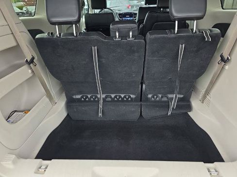 Used 2024 Chrysler Pacifica Touring-L FWD image 33
