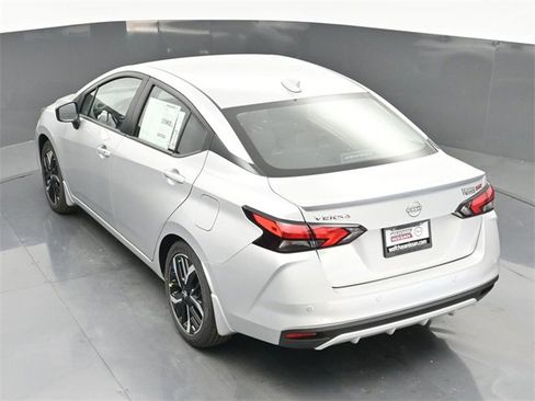 New 2025 Nissan Versa SR w/ Trunk Package image 31
