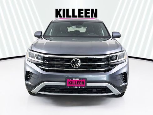 Used 2022 Volkswagen Atlas Cross Sport SE w/ Panoramic Sunroof Package FWD image 2