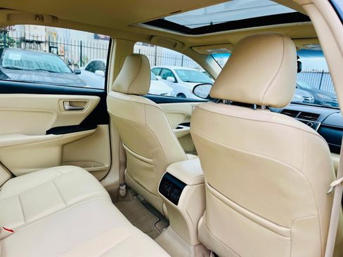 Used 2015 Toyota Camry XLE w/ Moonroof Package image 19