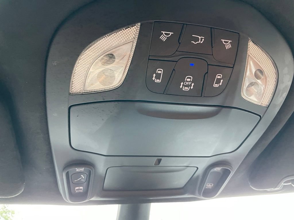Used 2024 Chrysler Pacifica Pinnacle AWD/4WD image 14