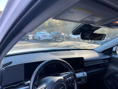 Used 2025 Hyundai Kona SEL image 33