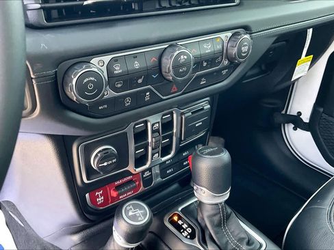 New 2026 Jeep Gladiator Mojave AWD/4WD image 18