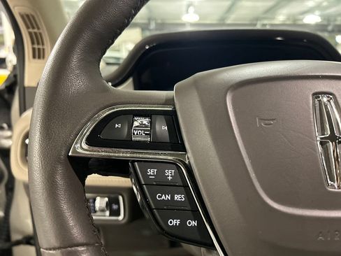 Used 2023 Lincoln Nautilus AWD w/ Premium Package image 13