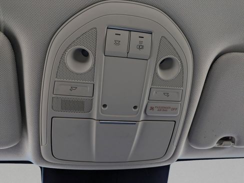 Used 2023 Genesis G70 2.0T image 27