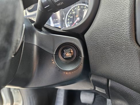 Used 2016 Jeep Renegade Latitude AWD/4WD image 17