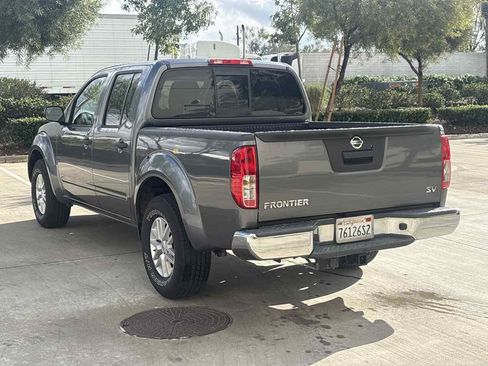 Used 2018 Nissan Frontier SV image 5