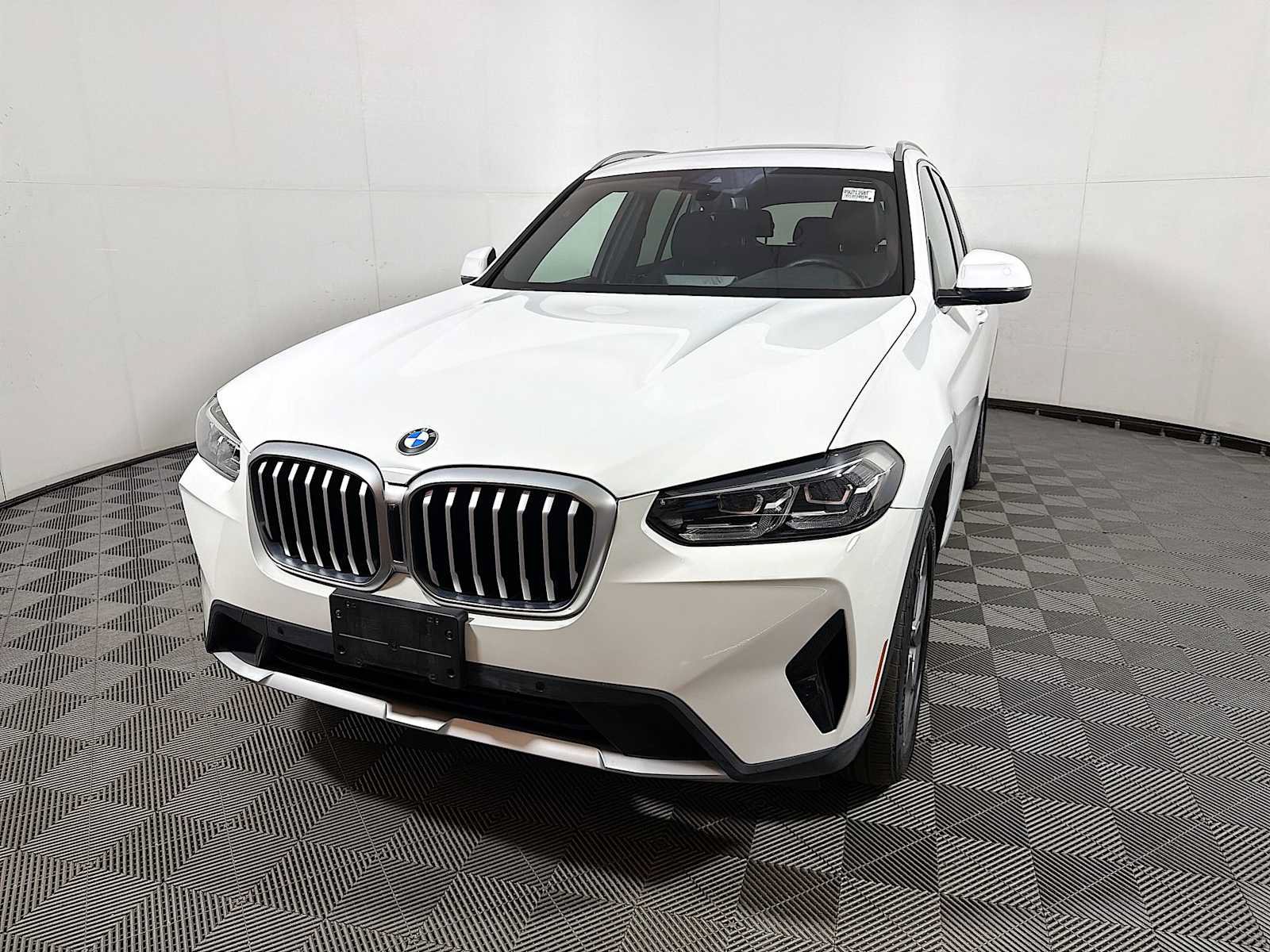 Used 2024 BMW X3 xDrive30i w/ Convenience Package AWD/4WD image 3