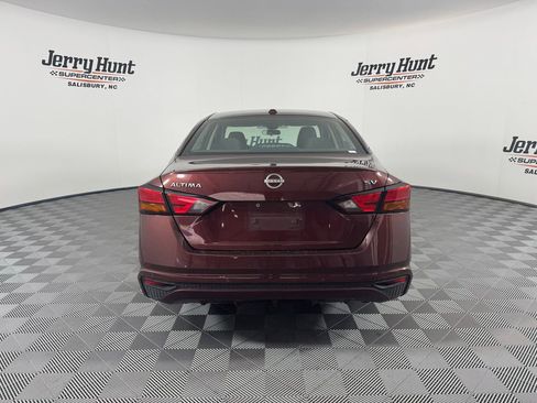 Used 2024 Nissan Altima 2.5 SV image 9