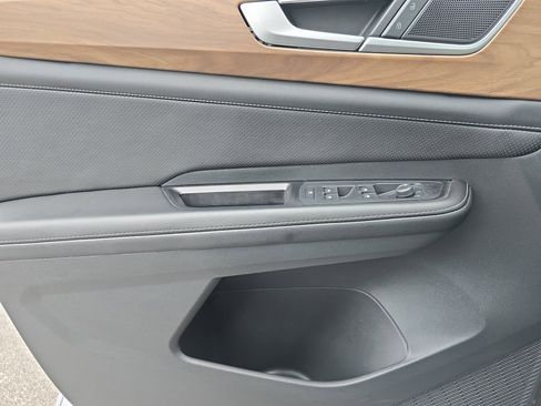 Used 2024 Volkswagen Atlas SE image 24