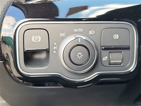 Used 2022 Mercedes-Benz A 220 image 18