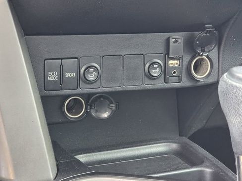Used 2018 Toyota RAV4 XLE FWD image 21