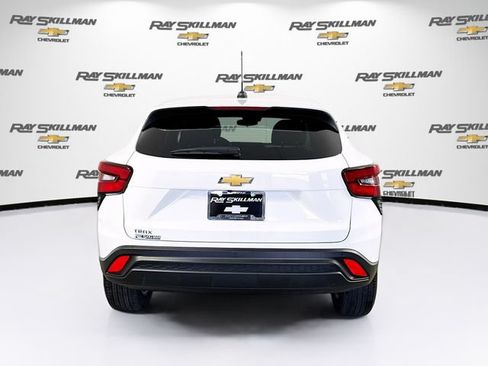Used 2024 Chevrolet Trax LS w/ LS Convenience Package FWD image 6