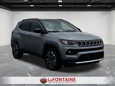 Used 2023 Jeep Compass Limited image 7