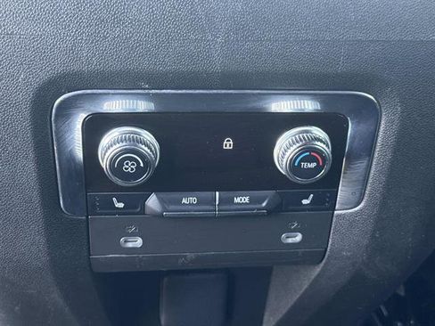 Used 2023 GMC Yukon XL AT4 AWD/4WD image 19