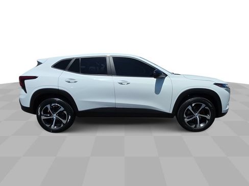 Used 2024 Chevrolet Trax RS w/ Driver Confidence Package FWD image 9