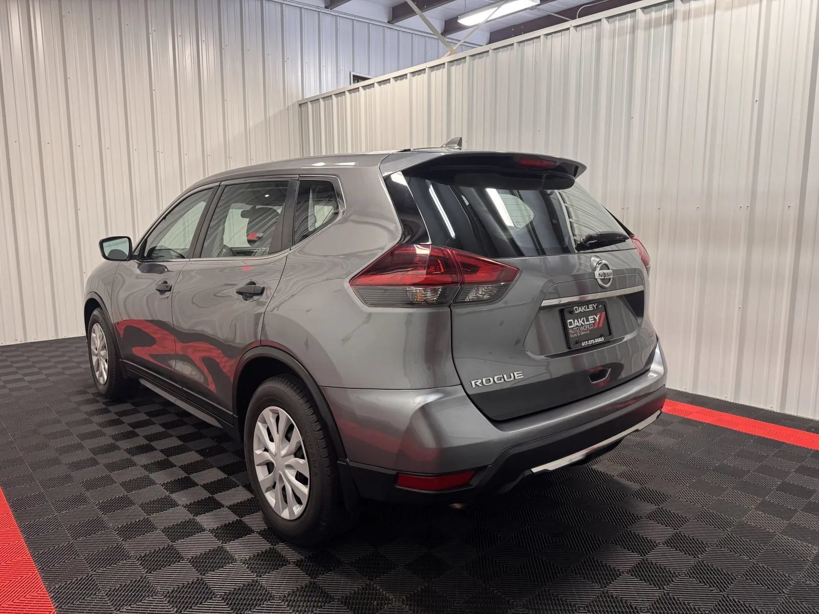 Used 2020 Nissan Rogue S FWD image 2