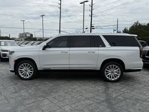 Used 2023 Cadillac Escalade ESV Luxury RWD image 4