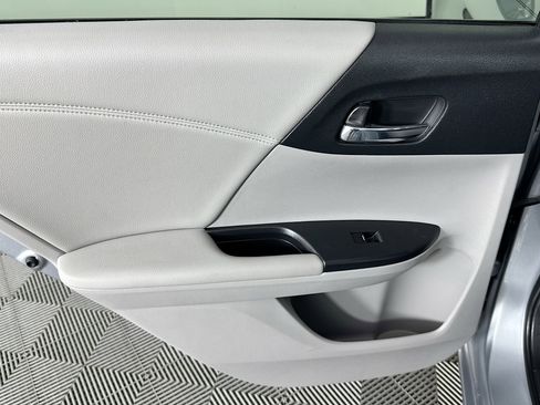 Used 2017 Honda Accord EX-L image 31