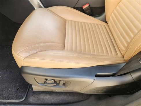 Used 2024 Land Rover Discovery Dynamic SE image 22