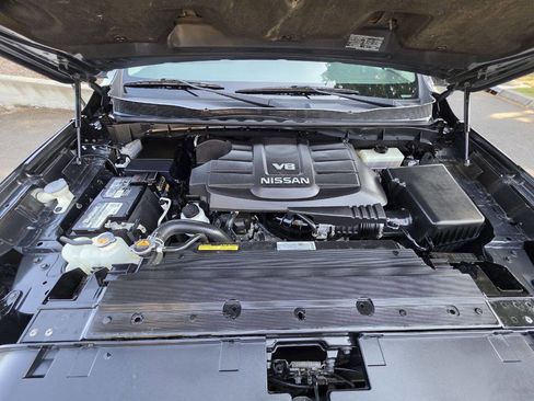 Used 2019 Nissan Titan SV image 12